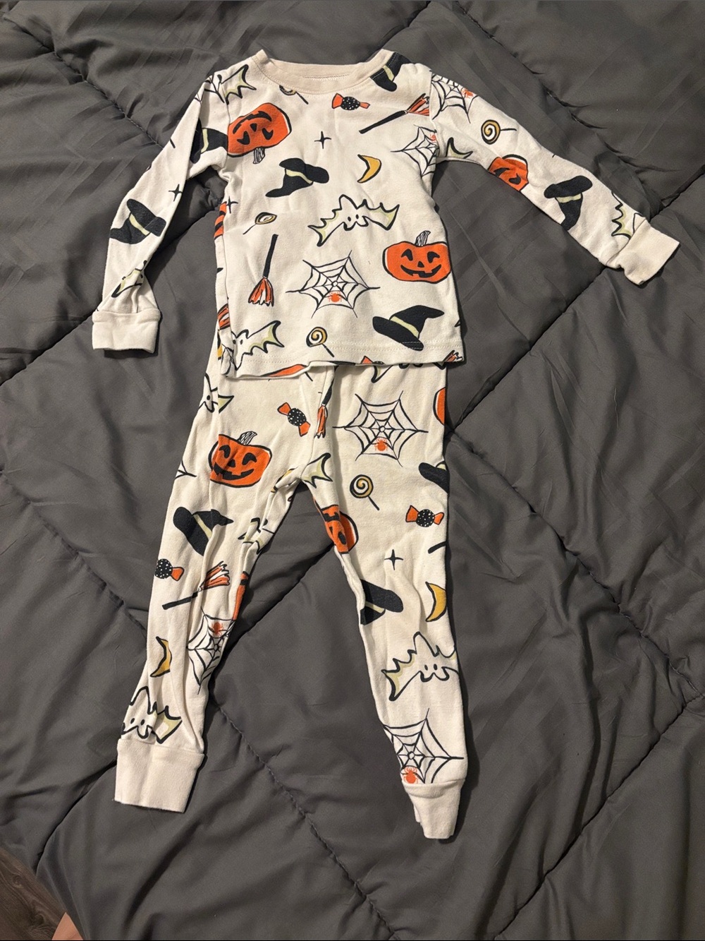 Carters 2T Halloween Pumpkin & Spiderweb Pajama Set - Cream with Orange & Black